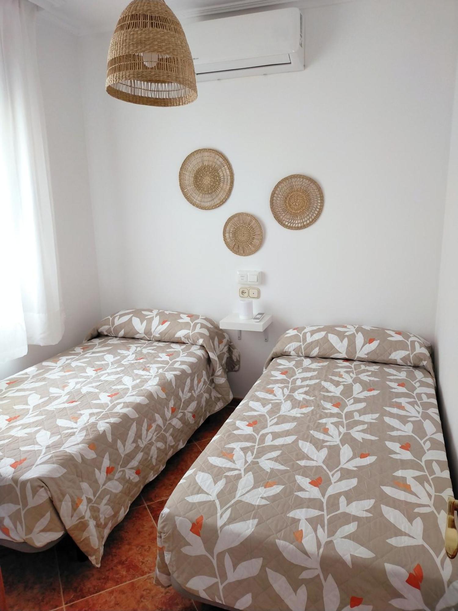 Casa Playa, Terraza Y Garaje Apartment Nerja Luaran gambar